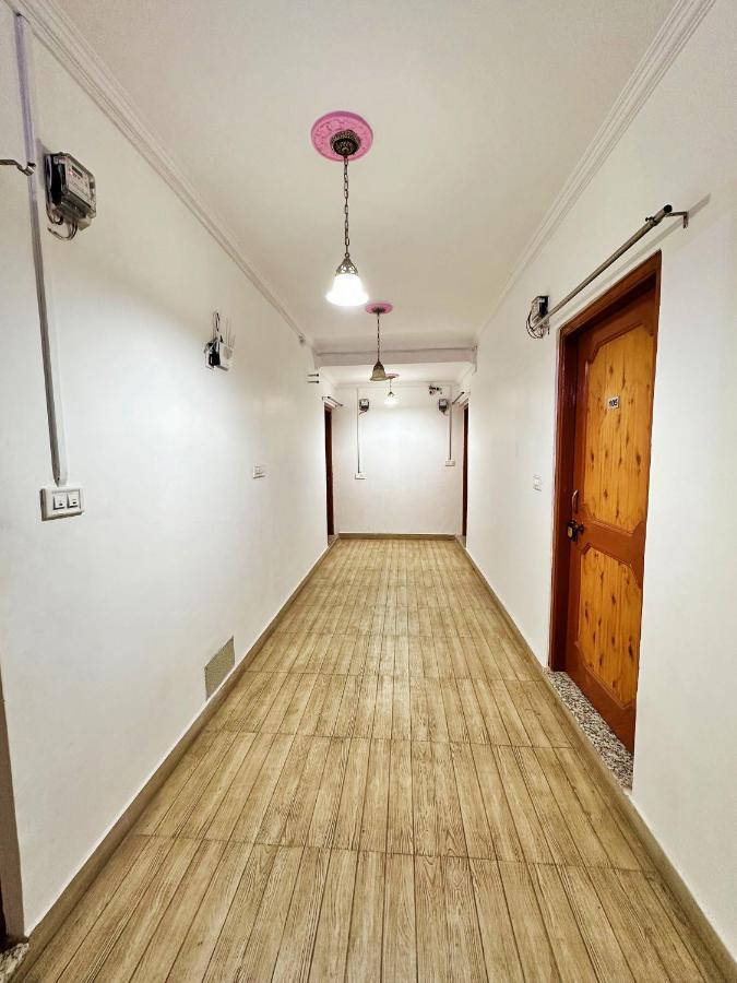 Roseline Inn Srīnagar Eksteriør bilde